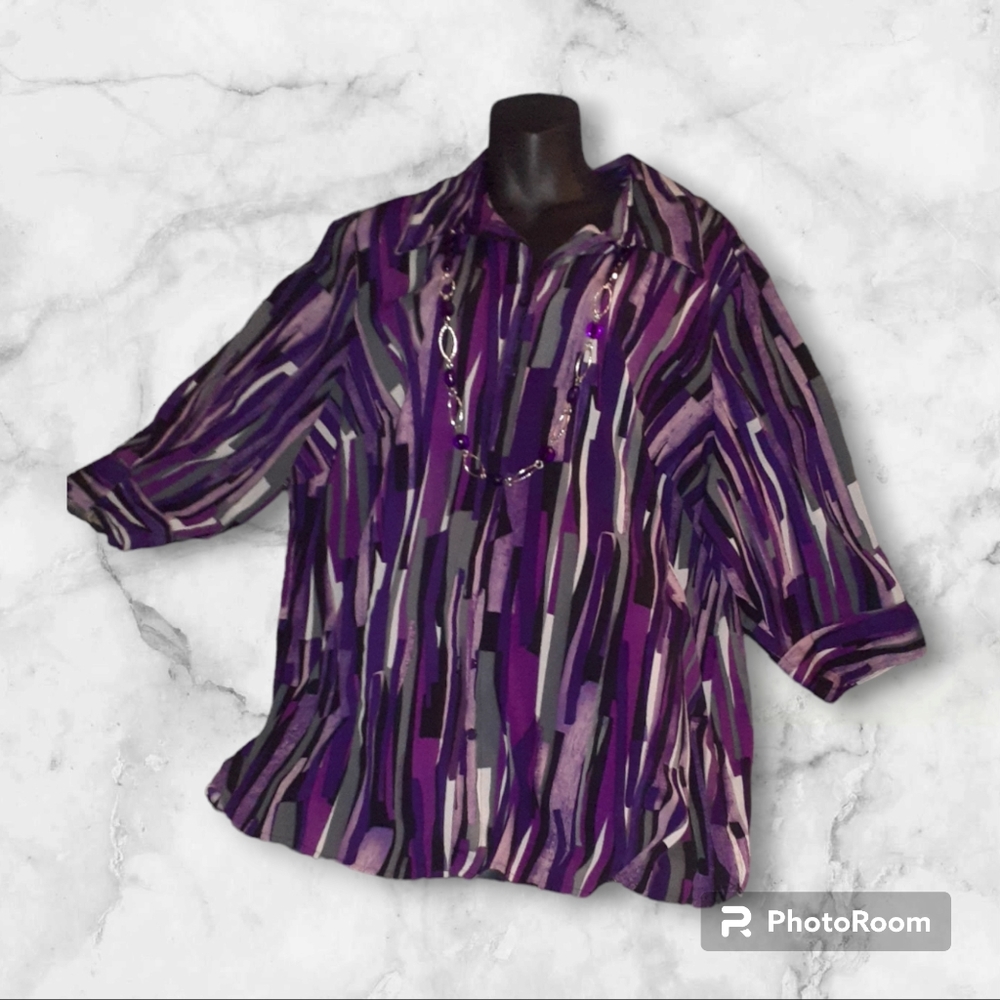Womens size 1X Blouse, and Necklace.